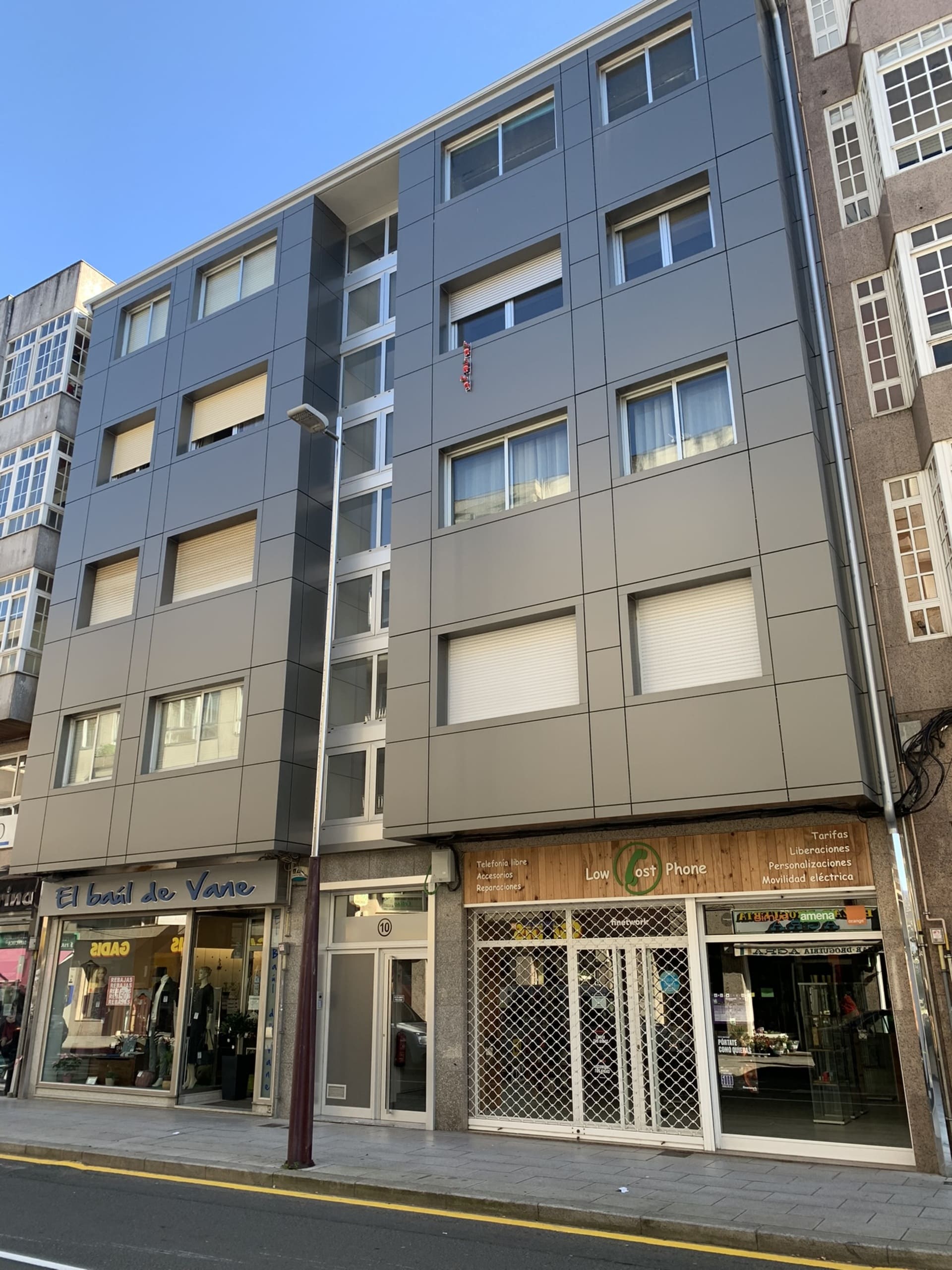 Fachada y Ascensor Edificio Lalín